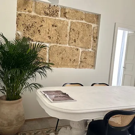 F Apartment *