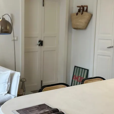 F Apartment *